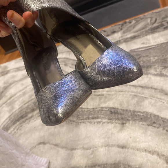Michael Antonio Women's Janine Silver Snake D'Orsay Pump; size 8 no box - Picture 9 of 9